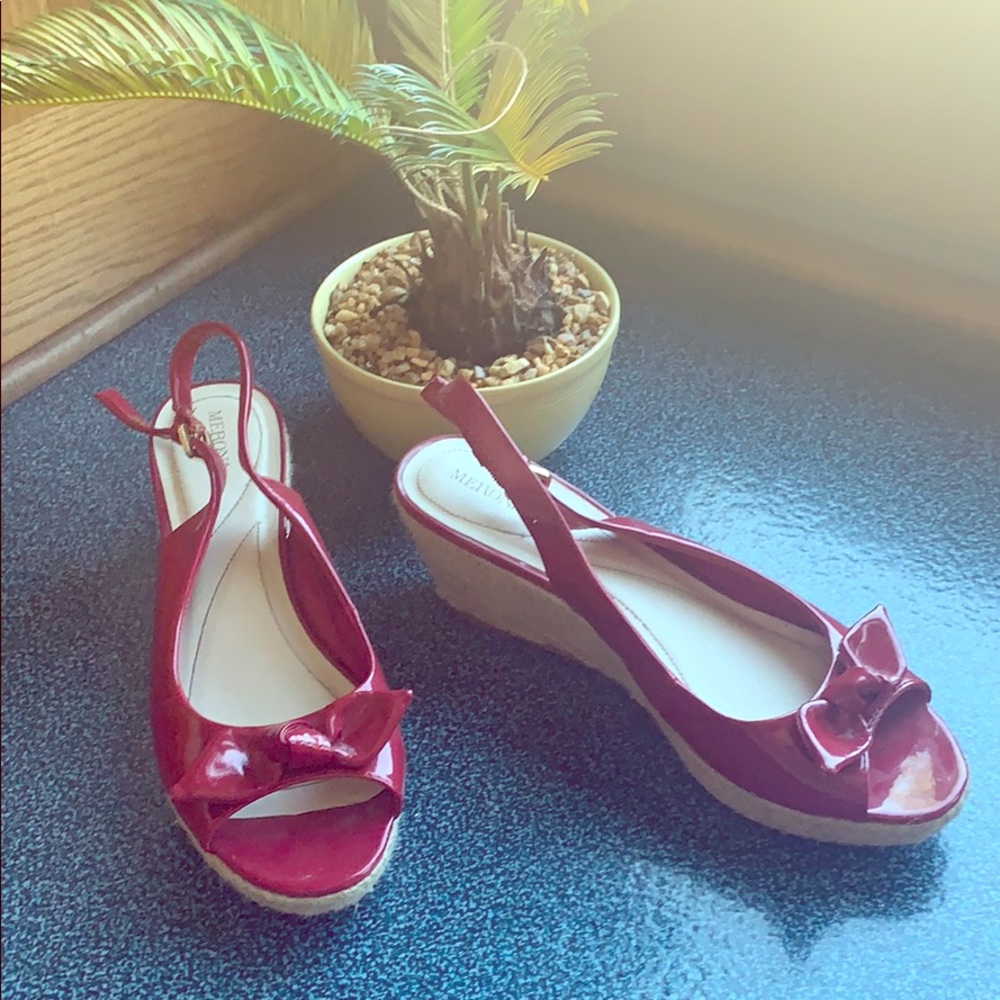 Red patent leather wedges